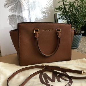 Michael Kors hand/shoulder bag